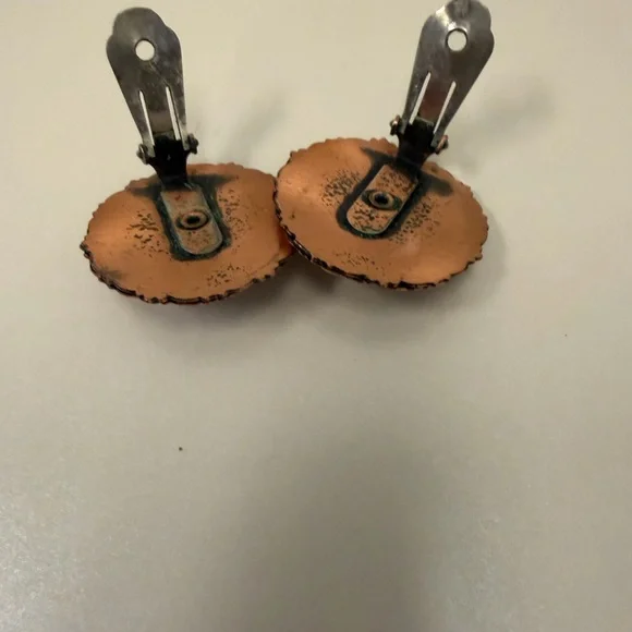 Vintage Renoir Signed Cooper Filigree Round Clip On Earrings - Picture 8 of 9